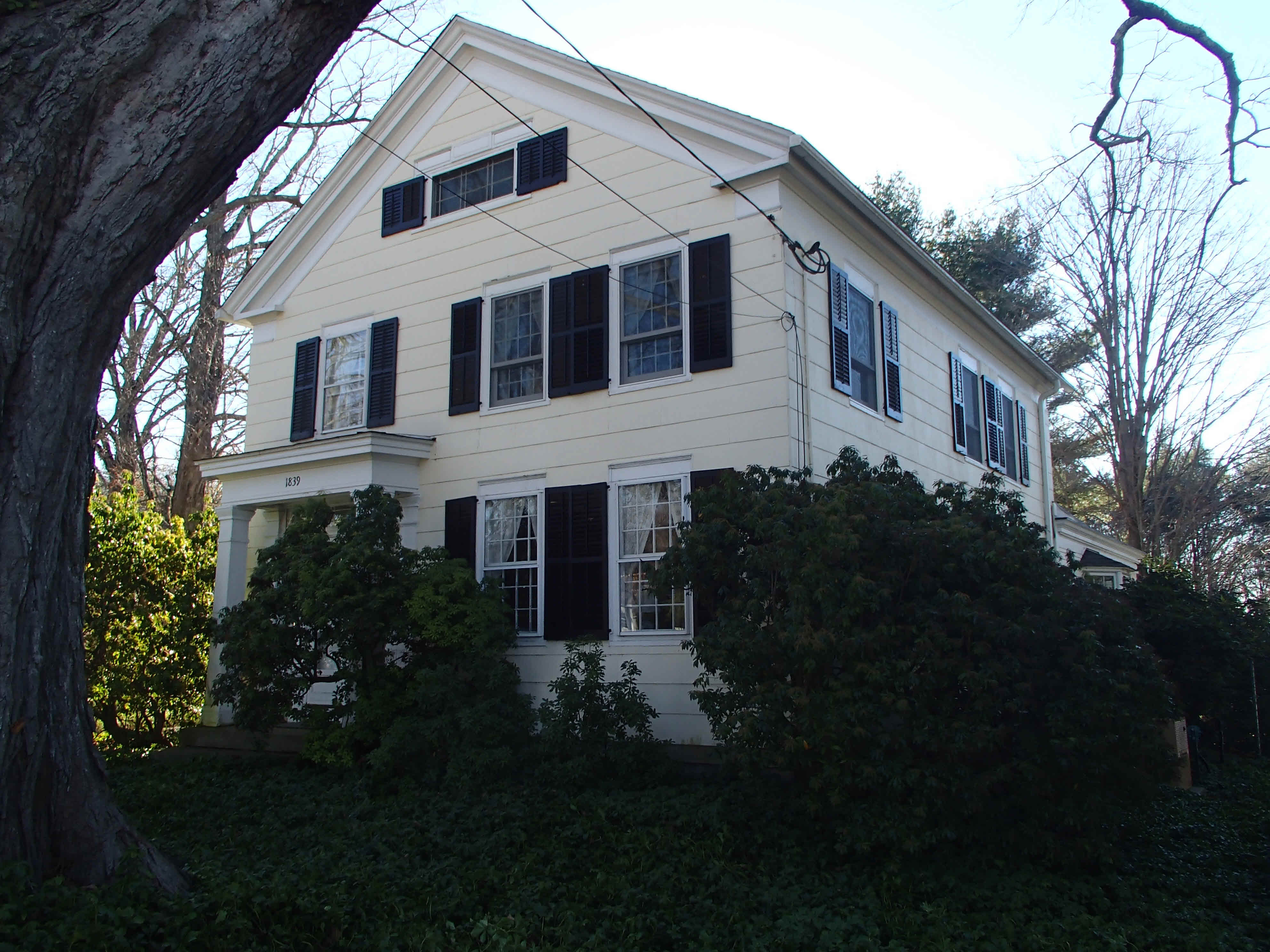 Building photograph for 15 HUT HILL RD